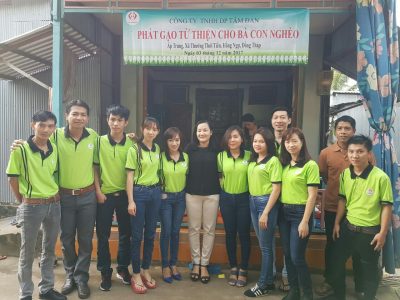 Hình ảnh DP Tâm Đan phát gạo từ thiện cho bà con nghèo xã Thường Thới Tiền, Tỉnh Đồng Tháp T12/2017