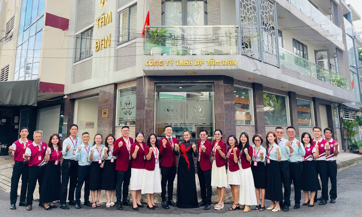 CEO Quách Kim Loan cùng đội ngũ DP Tâm Đan